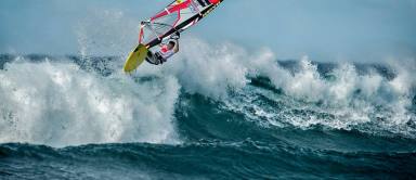 Windsurfing photo of competior at the Aloha Classic using No Limitz carbon fiber mast